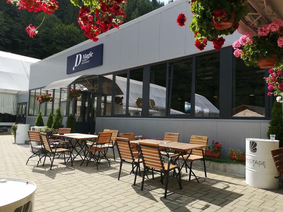 D' Magic Hotel Brosteni Exterior foto